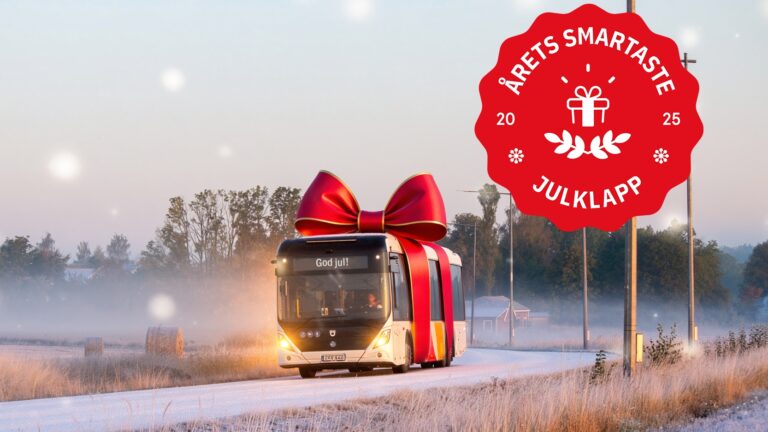 Årets julklapp, en buss med omslagspapper